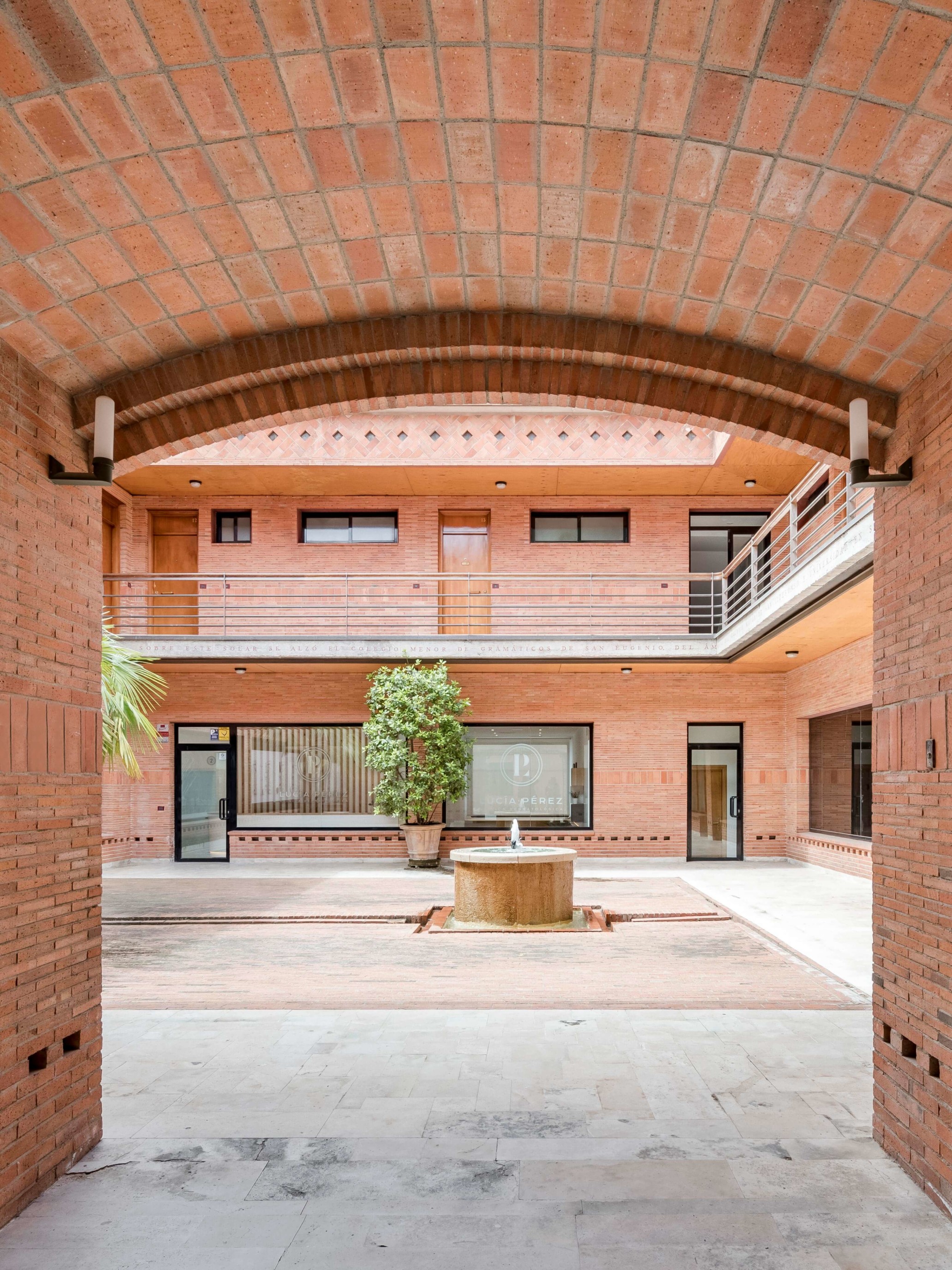 proyecto centro medico alem arquitectura